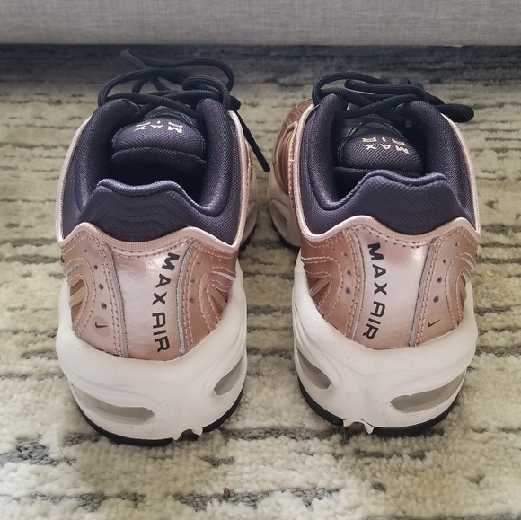 nike tailwind 75